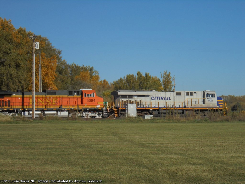 CREX 1424 + BNSF 5084